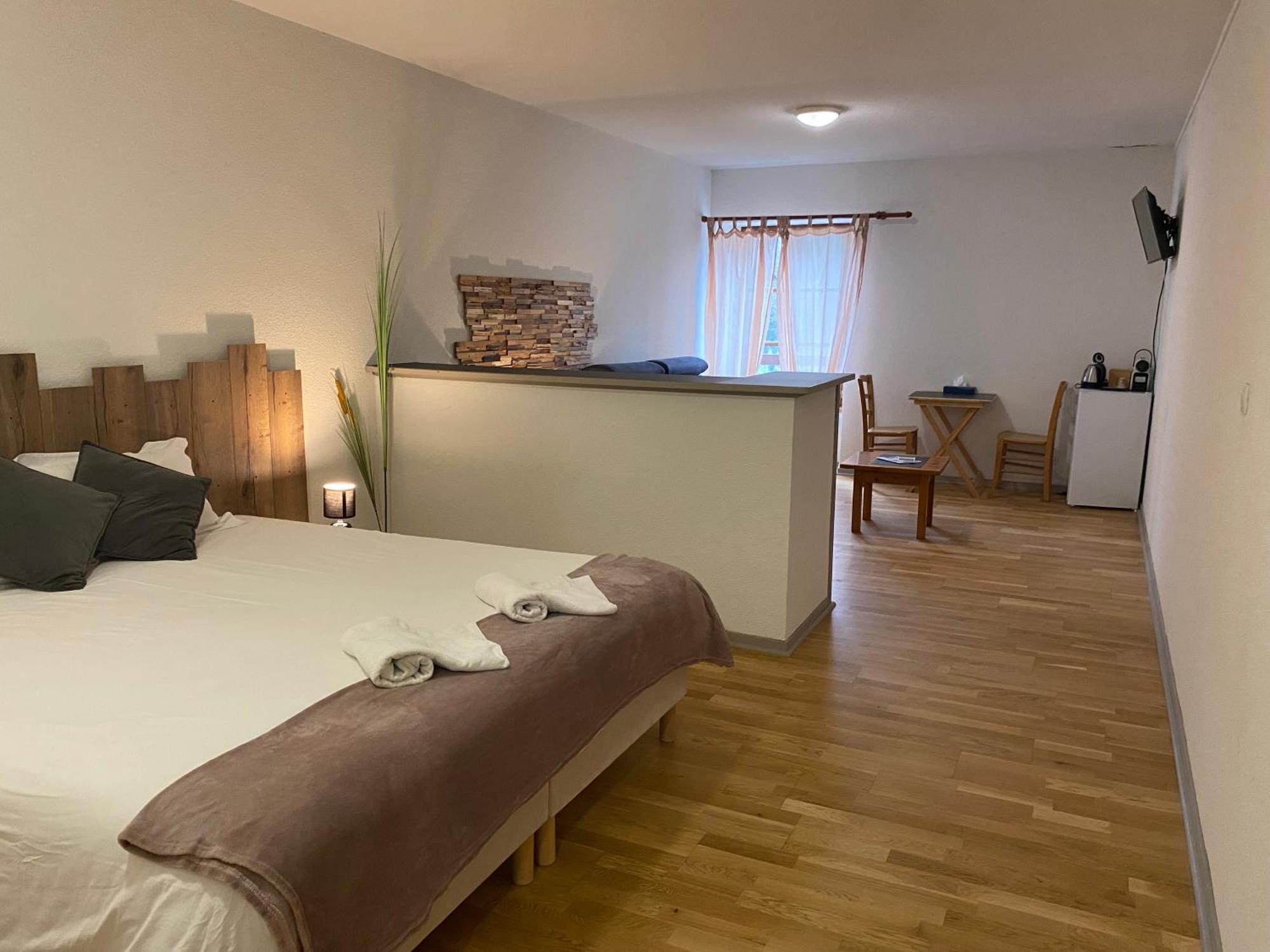 Gîte - Auberge du Midi Saint-Antoine  Extérieur photo